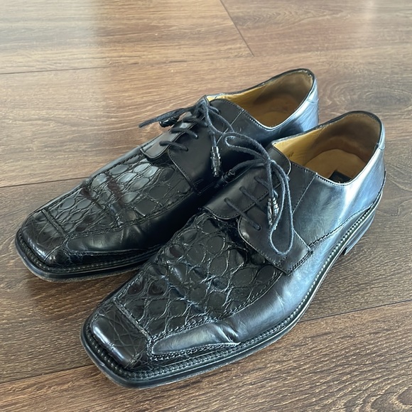 Mezlan men’s shoes for sale. Shipping price varies. - Picture 2 of 4